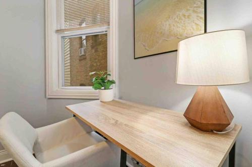 Live the Dream in Wrigleyvilles 3BR Gem in Chicago, USA