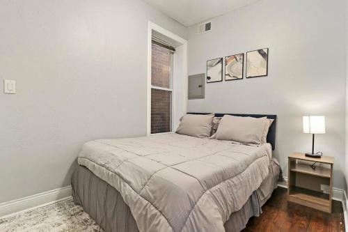 Live the Dream in Wrigleyvilles 3BR Gem in Chicago, USA