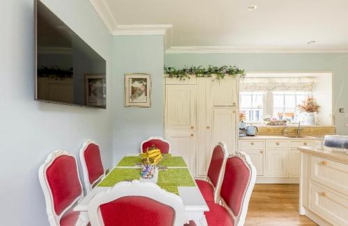 Private room & bathroom in Manor House