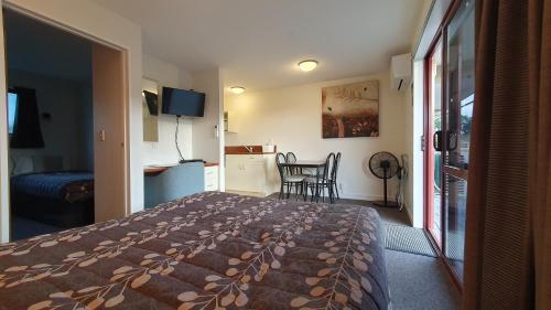 Large One-Bedroom Suite