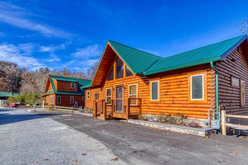 ERN823 - EAGLE FALLS - GREAT LOCATION WITH PRIVATE HEATED INDOOR POOL! CLOSE TO TOWN! cabin - image 9
