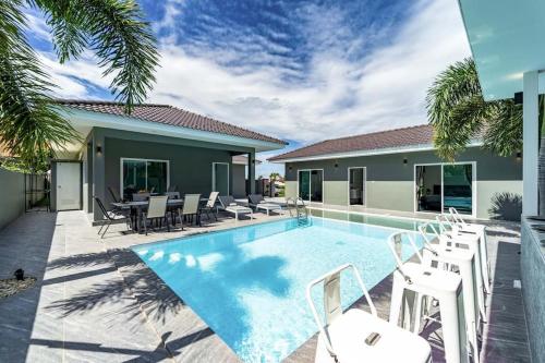 Modern Pool Villa with 5 Bedrooms (EDO)