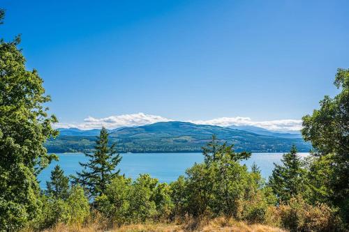 Amazing Views and Peaceful Privacy, Unique House