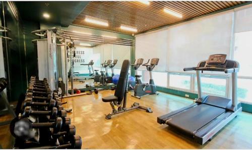 The Lancris Residences, 2 Bedrooms, Bathroom, Living room, Kitchen and Community Pool, Manila (fotografie 8)