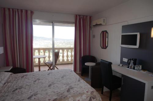 Logis Hotel Le Col De L'ange - image 4