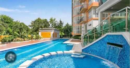 The Lancris Residences, 2 Bedrooms, Bathroom, Living room, Kitchen and Community Pool, Manila (fotografie 11)