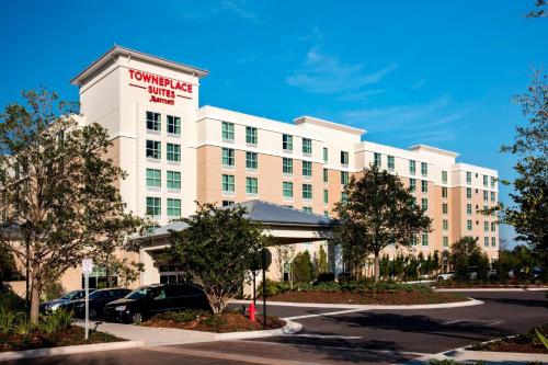 TownePlace Suites Orlando at FLAMINGO CROSSINGS® Town Center/Western Entrance