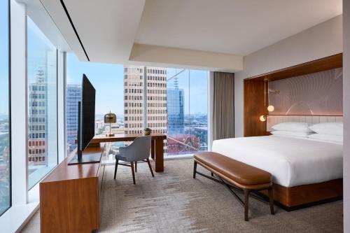 One-Bedroom Museum King Suite