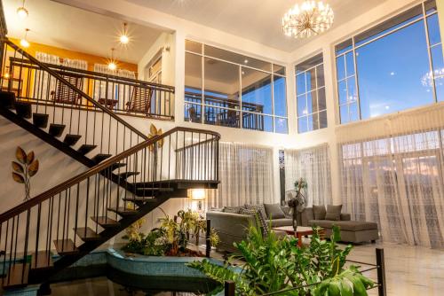 المنظر الخارجي, The Grove in جامبولا