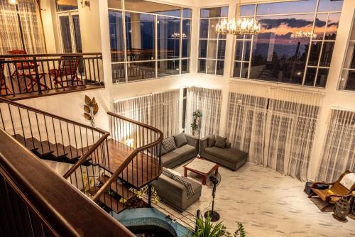 منظر, The Grove in جامبولا