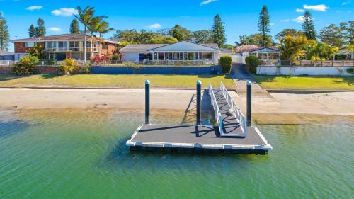 B&B Port Macquarie - Hibbard Waterfront Escape - Bed and Breakfast Port Macquarie