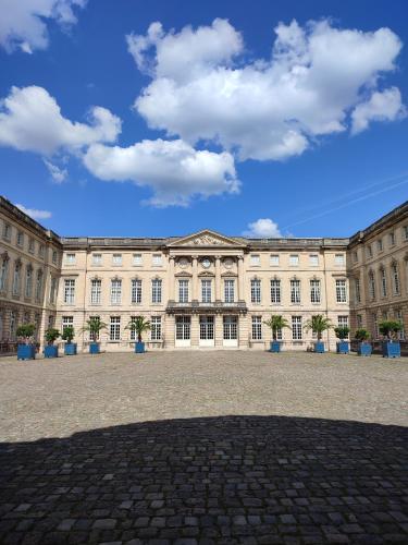 Skats, Maison de campagne avec grand parking privé -calme et sérénité (Maison de campagne avec grand parking prive -calme et serenite) in Chevincourt