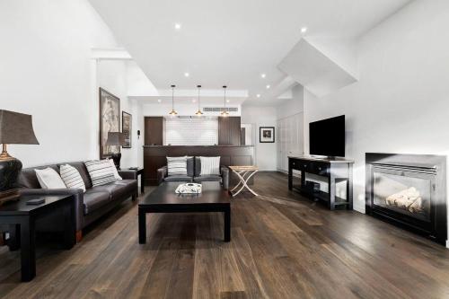 'Orangerie' A Stunning Shoe Factory Conversion