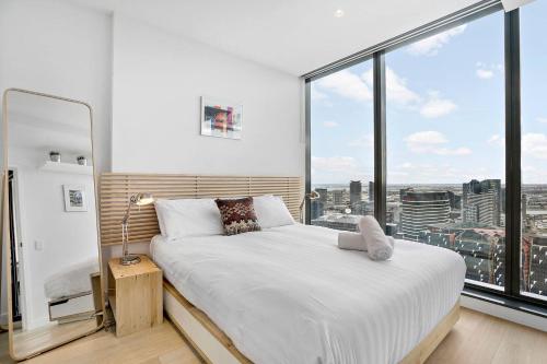 Sky High CBD Living with Resort style Amenities, Melbourne