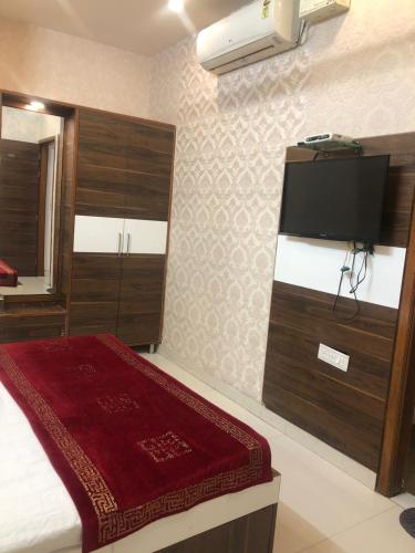 Deluxe Double Room image 2