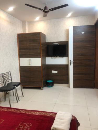 Family Room image 1