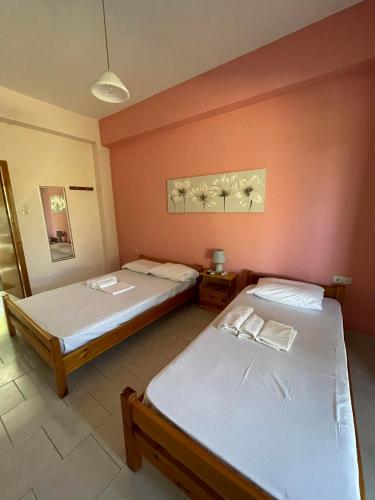  Yfantis Sakis Apartment's in Erateini