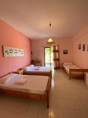  Yfantis Sakis Apartment's, Pension in Erateini bei Spilia