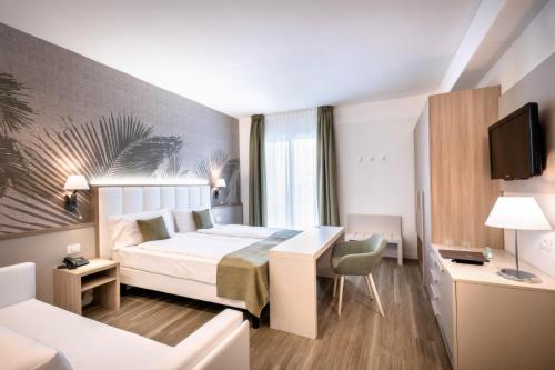 International Beach Hotel - image 8
