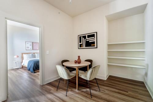 Central Domain 2br w pool wd gym ATX-204 in Austin, USA