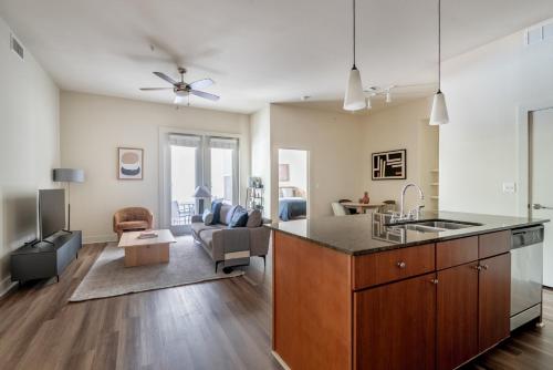 Central Domain 2br w pool wd gym ATX-204 in Austin, USA