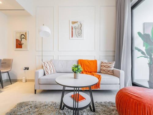 Jaw-Dropping Canal Views From This Stylish Condo, Дубай