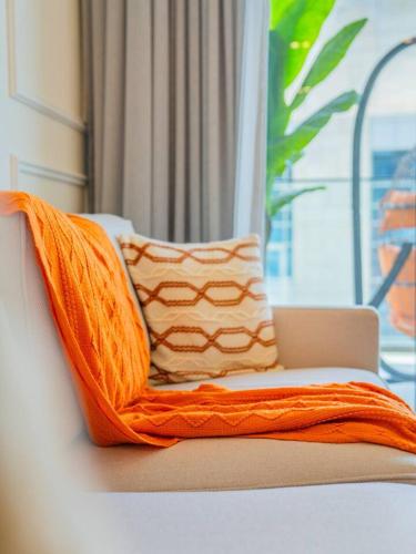 Jaw-Dropping Canal Views From This Stylish Condo, Dubái (foto 3)