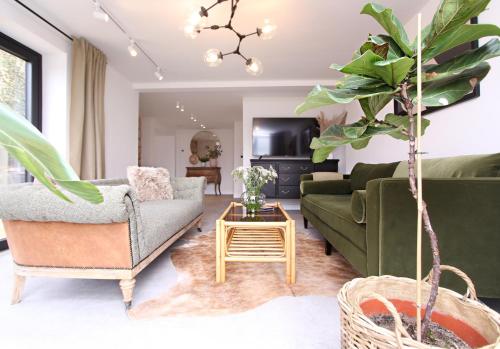 Green Cottage Luxury Stay Peak District near Alton Towers