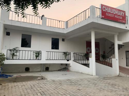 Вход, OYO Chaudhary Guest House Oyo in Баллабгар