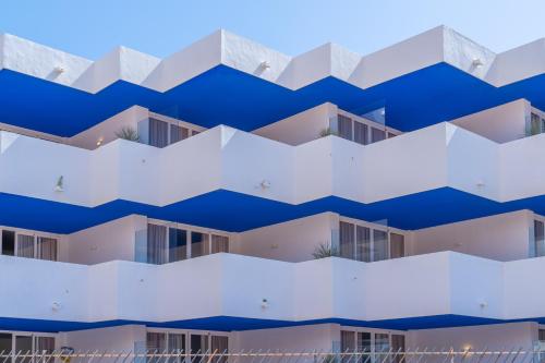 Superior One-Bedroom Apartment