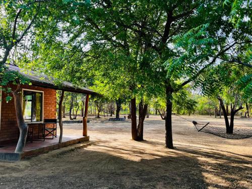 Funky Leopard Safari Lodge Bordering Yala National Park