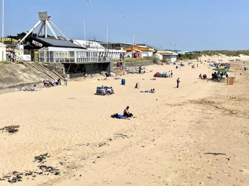 Lush Porthcawl Large Spacious 2 bedroom Apt, Parking, Garden access, Prime Location in 波斯考爾中東區