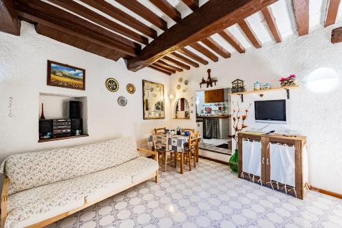  Apt In Medieval Village Silence Path - Happy Rentals in Montecchio