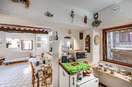  Apt In Medieval Village Silence Path - Happy Rentals in Montecchio