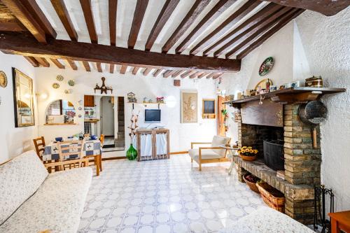 Apt In Medieval Village Silence Path - Happy Rentals