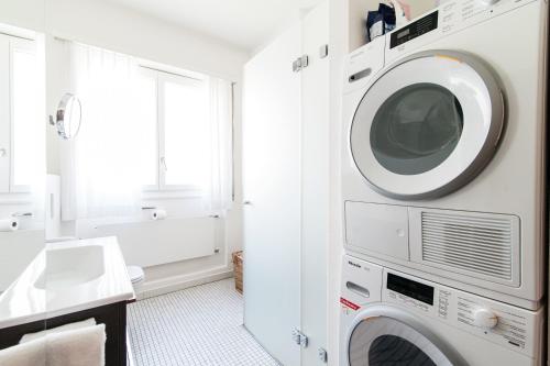 Miravalle Lakeview by Quokka 360 - large windows and magical views in Massagno