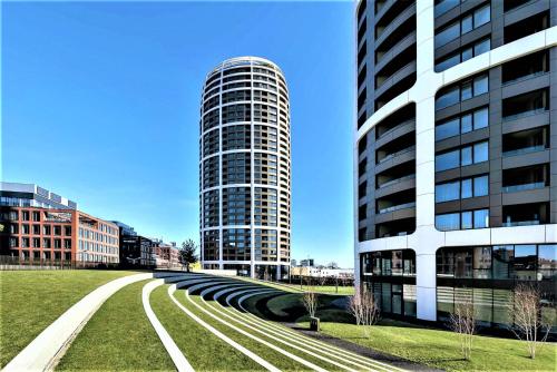 Prestigious SKY PARK apartment - top city view - Traveller awards 2024, Братислава (фото 6)