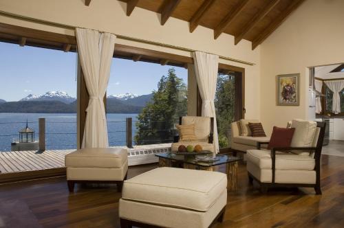 RentUp - Casa con vista panorámica al lago Nahuel Huapi (RentUp - Casa con vista panoramica al lago Nahuel Huapi) in 비야 라 앙고스투라