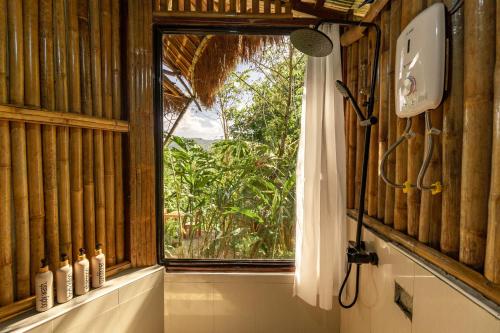 Inigtan Lio Bamboo Cottages