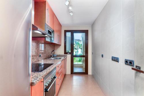 One-Bedroom Apartment image 9