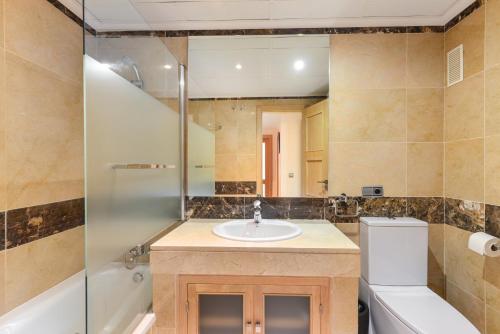 One-Bedroom Apartment image 6