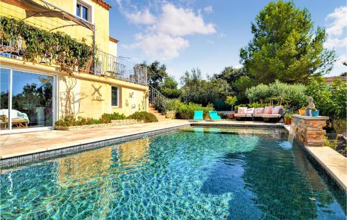 Awesome Home In Beaucaire With Outdoor Swimming Pool, Wifi And 1 Bedrooms - Beaucaire