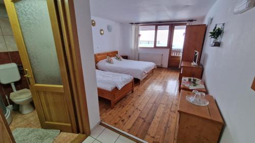 3 twin beds