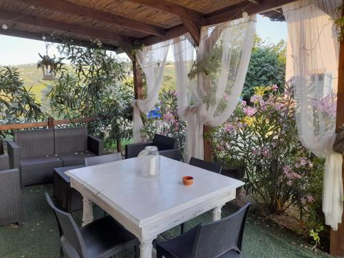 Madama Langa Country House con piscina nelle vigne 3