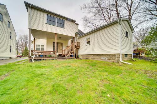 Meadville Apartment with Deck Less Than 2 Mi to Allegheny!