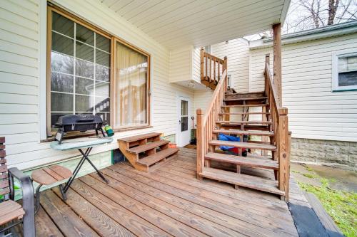 Meadville Apartment with Deck Less Than 2 Mi to Allegheny!