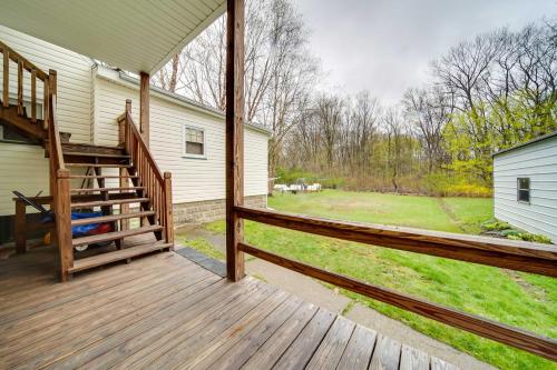 Meadville Apartment with Deck Less Than 2 Mi to Allegheny!