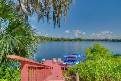 Ocklawaha Lake House with Private Hot Tub and Views! in Ocklawaha