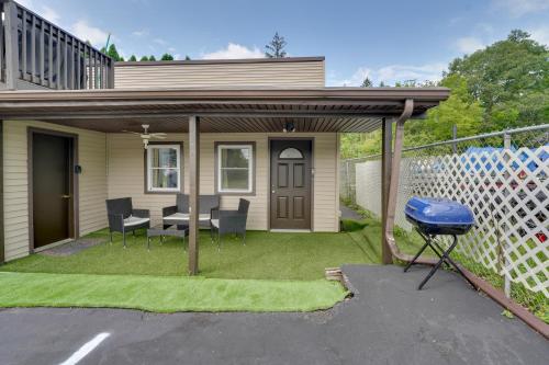 Stylish Harveys Lake Apt - Steps to the Water! in Harveys Lake, USA