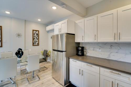 Stylish Harveys Lake Apt - Steps to the Water! in Harveys Lake, USA